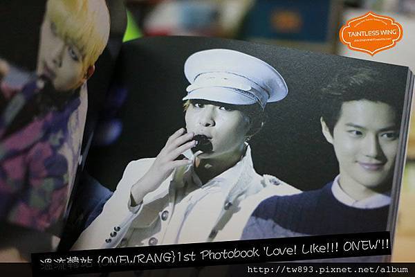 溫流韓站 {ONEWRANG}1st Photobook 'Love! Like!!! ONEW'!!