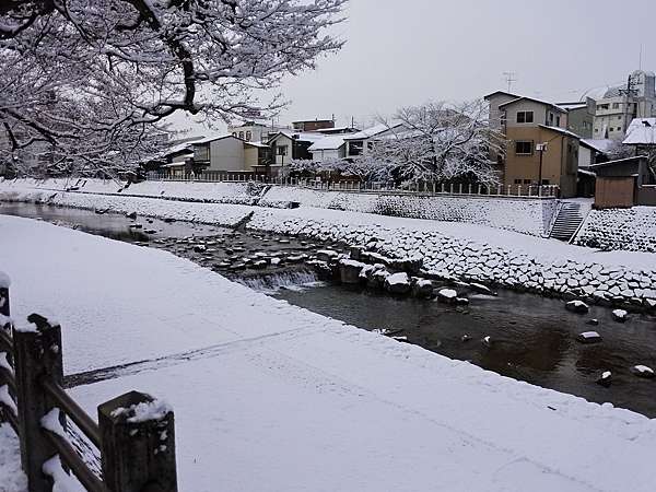 19寒假日本中部北陸賞雪之旅 高山市區逛逛part3 雪之宮川朝市與國分寺 Vivian的生活記事 痞客邦 19寒假日本中部北陸賞雪之旅 高山市區逛逛part3 雪之宮川朝市與國分寺 Vivian的生活記事 痞客邦