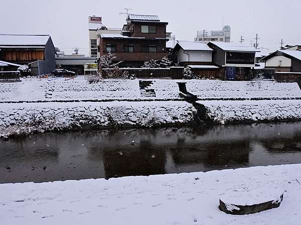 19寒假日本中部北陸賞雪之旅 高山市區逛逛part3 雪之宮川朝市與國分寺 Vivian的生活記事 痞客邦 19寒假日本中部北陸賞雪之旅 高山市區逛逛part3 雪之宮川朝市與國分寺 Vivian的生活記事 痞客邦