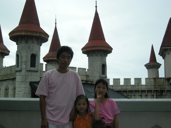 20070811海洋公園水晶城堡-兩姊妹&amp;家宇