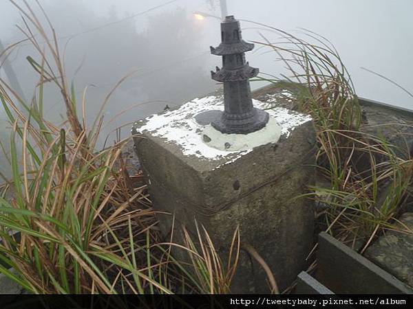大友庄未遇.西子頭山.觀音山硬漢碑聯勤測量隊內補12號二等三角點 125.JPG