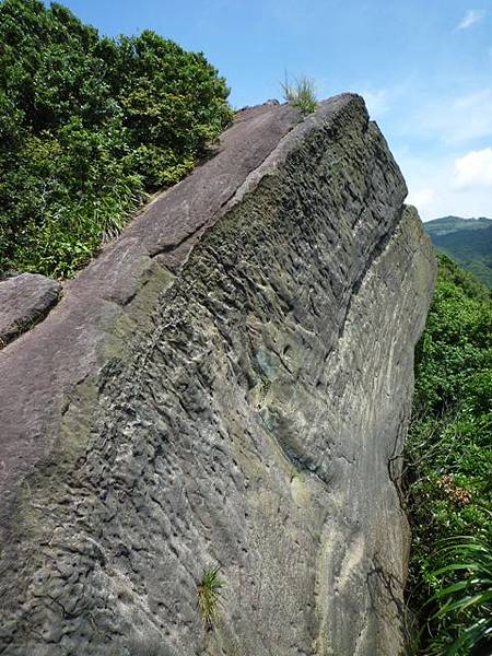 三秀山基石.新山.夢湖.聯勤測量隊陸檢8934號一等水準點 148