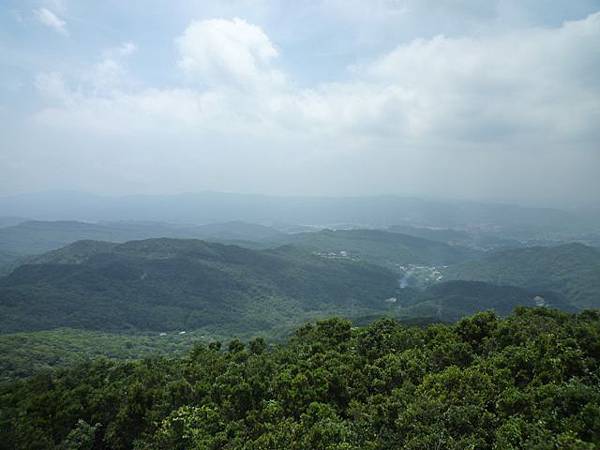 三秀山基石.新山.夢湖.聯勤測量隊陸檢8934號一等水準點 180