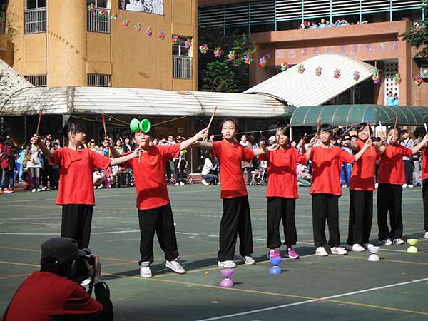 新和國小101學年度體育表演會 140