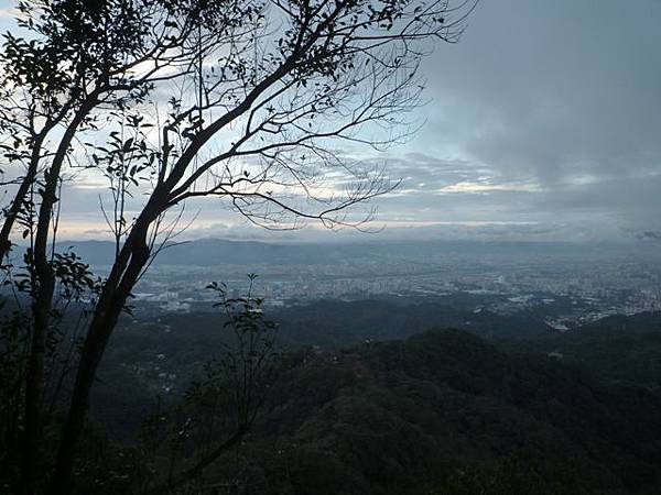南機場臭老闆蒸臭豆腐.五城山、太極嶺賞櫻花 076