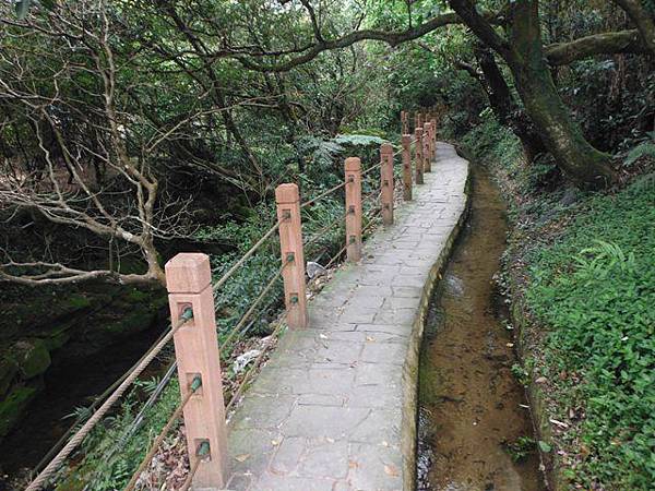 水車寮步道.水尾山.竹子湖頂湖海芋.湖山水濂洞假山北市市474基點 039