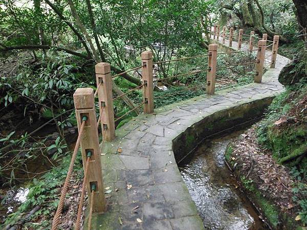 水車寮步道.水尾山.竹子湖頂湖海芋.湖山水濂洞假山北市市474基點 040