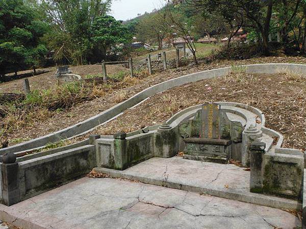 嚴禁塚埔放牧碑.新莊第一公墓 049.JPG