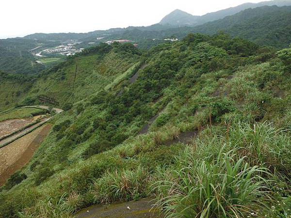 滴水山北峰.滴水山.赫頭山.大寮塚碑 123.JPG