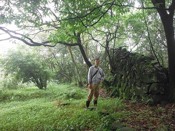 守硫營遺址.魚路古道.小觀音山主峰基石 022.JPG