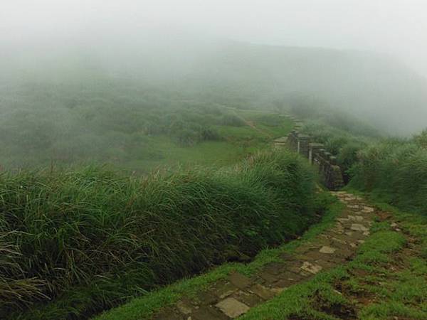 守硫營遺址.魚路古道.小觀音山主峰基石 057.JPG