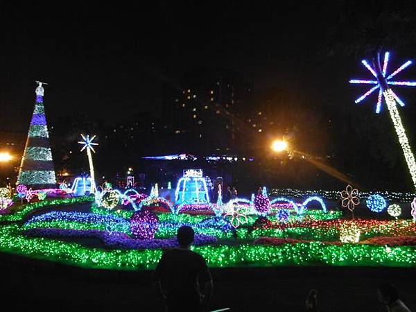 木柵公學校御大禮紀念樹.木柵忠魂碑.木柵畜魂碑.自來水博物館聖誕燈 061.JPG