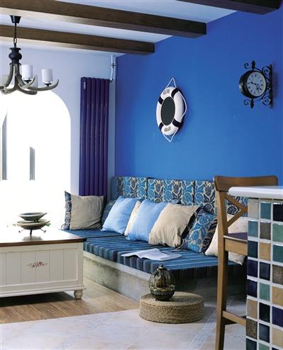 藍色系色彩、淺淡布藝以及海洋風格飾物裝飾家居01