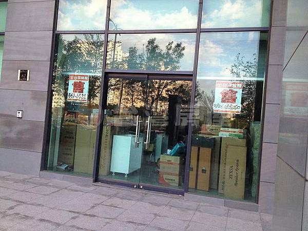 高鐵店面富翼大樓1.jpg
