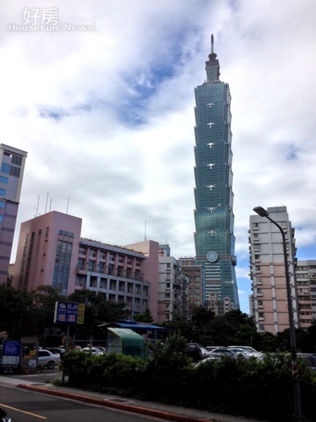 台北101大樓以每坪502萬榮登2014台北市地王寶座
