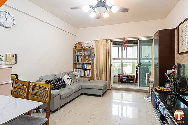 美術館電梯三房車位