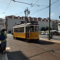 來葡萄牙一定要體驗一下當地的路上電車!.jpg