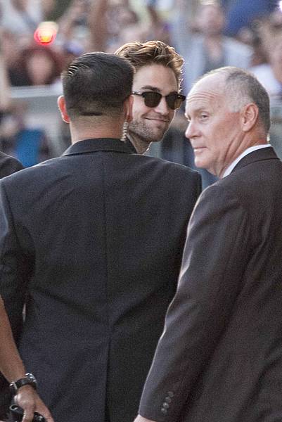 robertpattinson.hq.kimmel-16