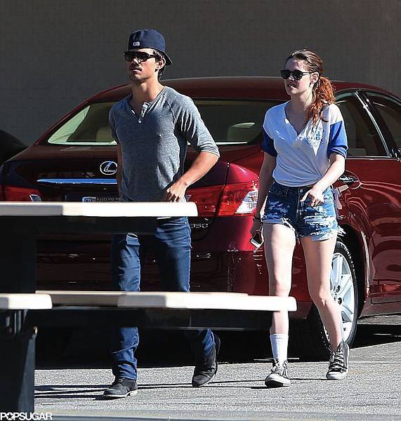 Kristen-Stewart-Taylor-Lautner-Batting-Cages 拷貝