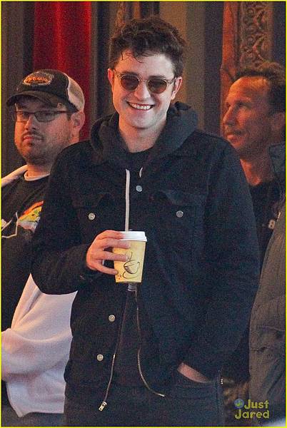 robert-pattinson-life-set-pantages-01.jpg