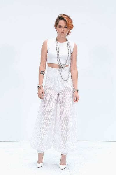 Kristen-Stewart-Chanel-Show-Paris-Fashion-Week-2014-9.jpg