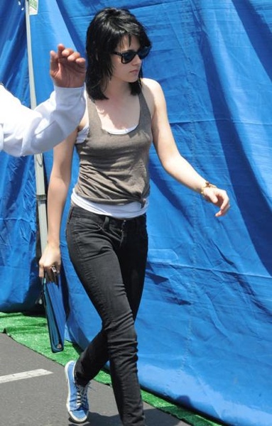 kristen-stewart-adds-6239-5_preview.jpg