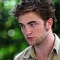 gallery_enlarged-robert-pattinson-remember-me-set-photos-07042009-08.jpg