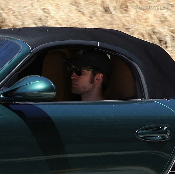 gallery_enlarged-robert-pattinson-porche-08062009-03.jpg