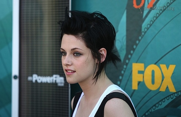 gallery_enlarged-twilight-cast--mega-teen-choice-awards-2009-08102009-81.jpg