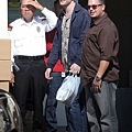 gallery_enlarged-robert-pattinson-rite-aid-10302009-08.jpg