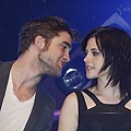 gallery_enlarged-robert-pattinson-kristen-stewart-taylor-lautner-new-moon-munich-2-photos-11142009-01.jpg