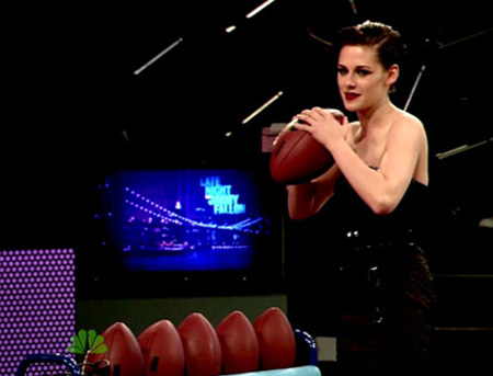 gallery_main-kristen-stewart-jimmy-fallon-regis-kelly-photos-11182009-06.jpg