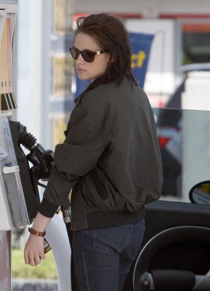 kristen-stewart-gas-girl16.jpg