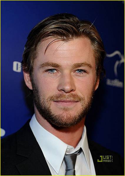 ryan-kwanten-chris-hemsworth-australians-in-film-breakthrough-awards-03.jpg