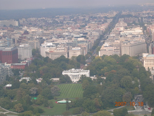 Washington monument上的view...