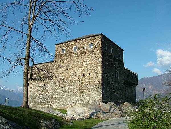 Bellinzona_Castello_di_Sasso_Corbaro_aussen