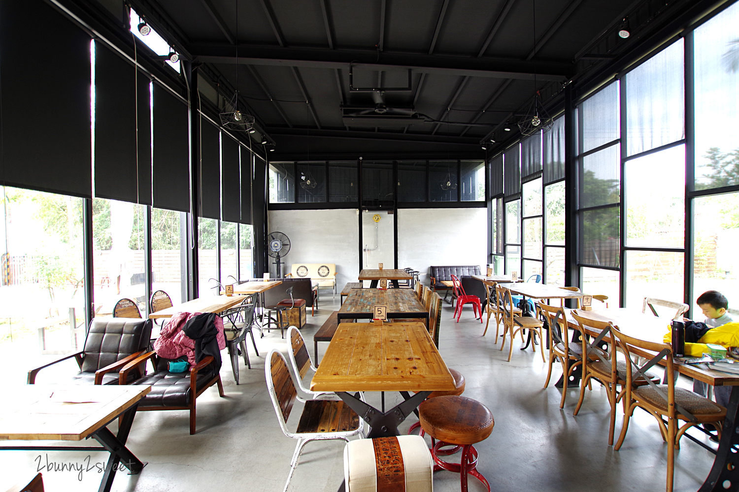 亲子餐厅 台中 后里space Cafe 空间咖啡手作diy 大草坪 沙坑 溜滑梯x 饼干烘焙diy 餐饮美味又适合亲子的舒适空间 雪花台湾
