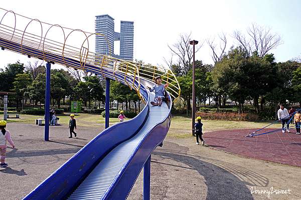 九州 福岡 特色公園 島城中央公園 アイランドシティ中央公園 Island City Central Park 兒童廣場的大樹主題大型複合遊具 有直的 捲的 波浪 滾輪四座滑梯 超多攀爬設施和溜索 九州超長溜滑梯公園 免費景點 九州 福岡 特色公園 島城中央公園 アイランドシティ中央公園 Island City Central Park 兒童廣場的大樹主題大型複合遊具 有直的 捲的 波浪 滾輪四座滑梯 超多攀爬設施和溜索 九州超長溜滑梯公園 免費景點