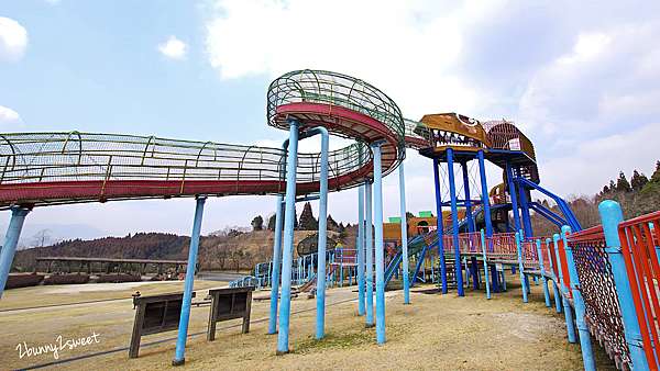 九州 福岡 特色公園 夜須高原紀念の森 恐龍公園 高難度大型攀爬網x 大恐龍超長滾輪溜滑梯x 迷宮 戲水池 幼兒遊戲區 刺激有挑戰性的免費大型森林公園 免費景點 九州 福岡 特色公園 夜須高原紀念の森 恐龍公園 高難度大型攀爬網x 大恐龍超長滾輪溜滑梯x 迷宮 戲水池 幼兒遊戲區 刺激有挑戰性的免費大型森林公園 免費景點