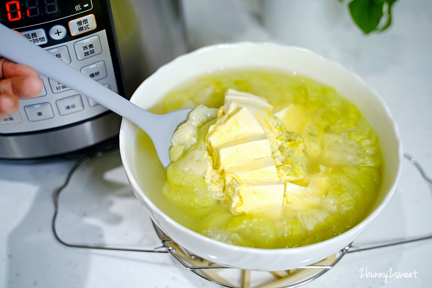 電鍋 壓力鍋食譜 芙蓉絲瓜 五個材料 兩道手續 用電鍋 電子壓力鍋就能做出營養又美味的餐廳菜色 電鍋料理懶人食譜 電子壓力鍋料理