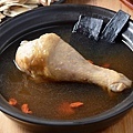 MC-F02-Eucommia-Angelica-chicken-soup-01.JPG