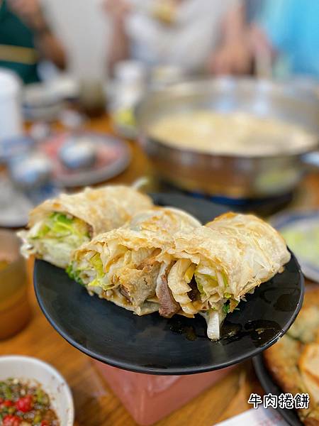 《鄉園東北酸菜白肉鍋》火鍋/酸菜白肉鍋/麵食/酸菜炒白肉/蔥