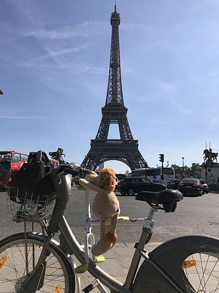 小折腳踏車兒童座椅在法國巴黎