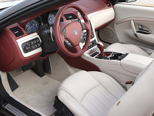 Maserati-GranCabrio_2011_1600x1200_wallpaper_23.jpg