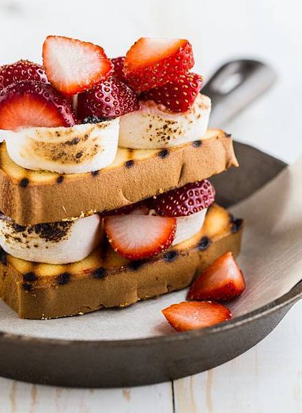 Marshmallow-Strawberry-Shortcake-by-Jelly-Toast-33-of-50_1.jpg