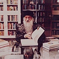 osho reading 01.jpg