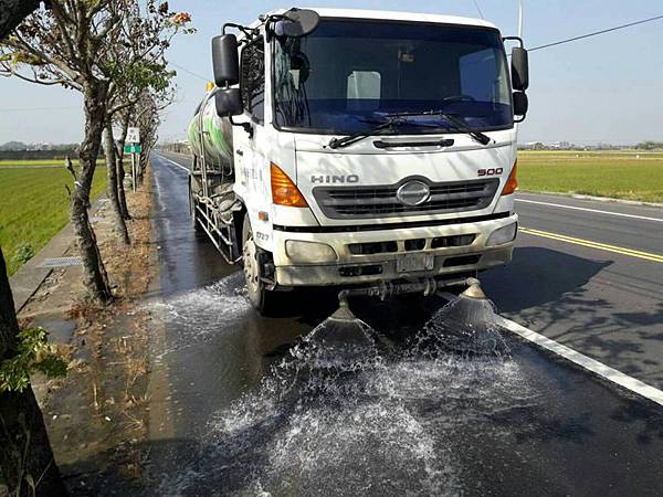 0117014改善空污灑水車.jpg