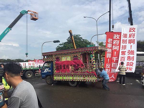 0817008老汽機車貨車遊行.jpg