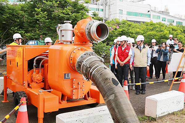 0617002移動式抽水機交機.jpg