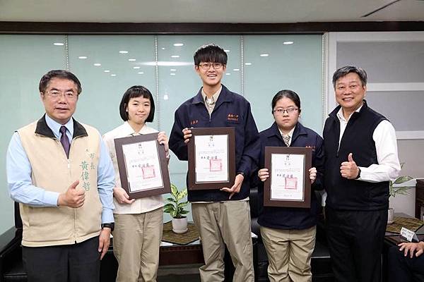 0106025科學奧林匹亞.jpg 0106025科學奧林匹亞.jpg